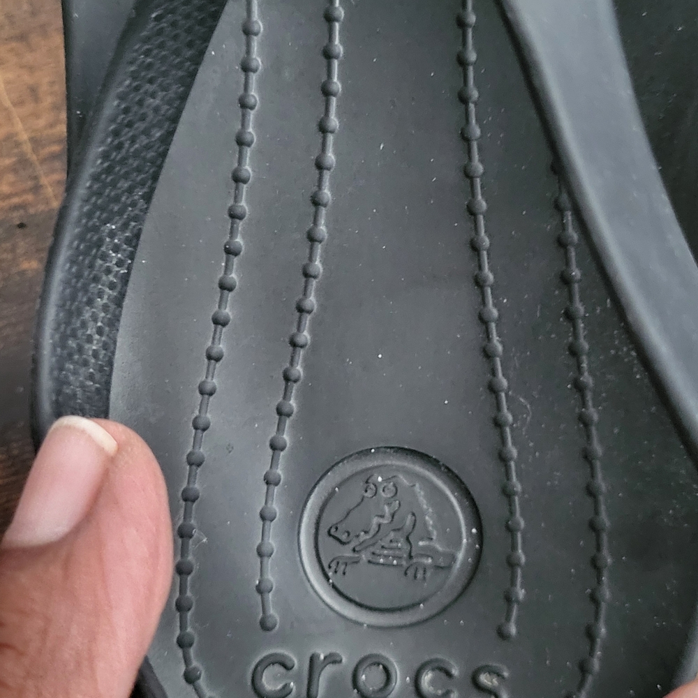 CROCS Black Women's Slingback Flip Sandals - Picture 3 of 7